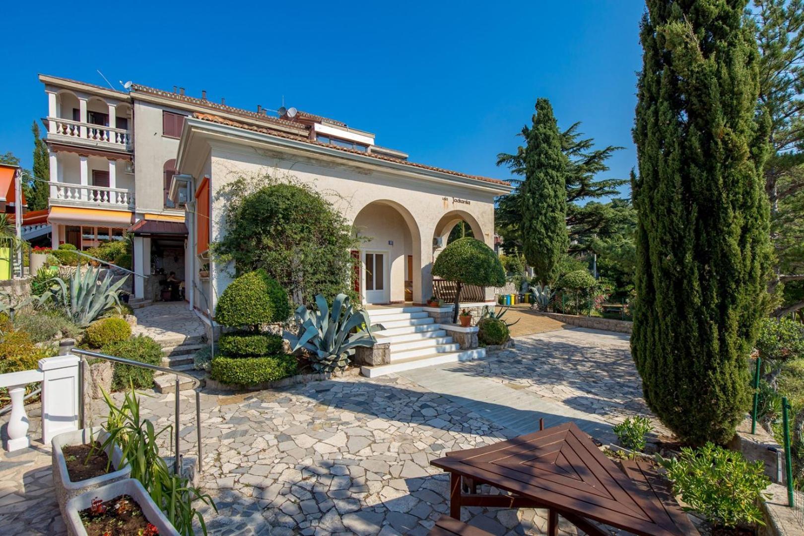 Apartments Jadranka Omišalj Екстериор снимка